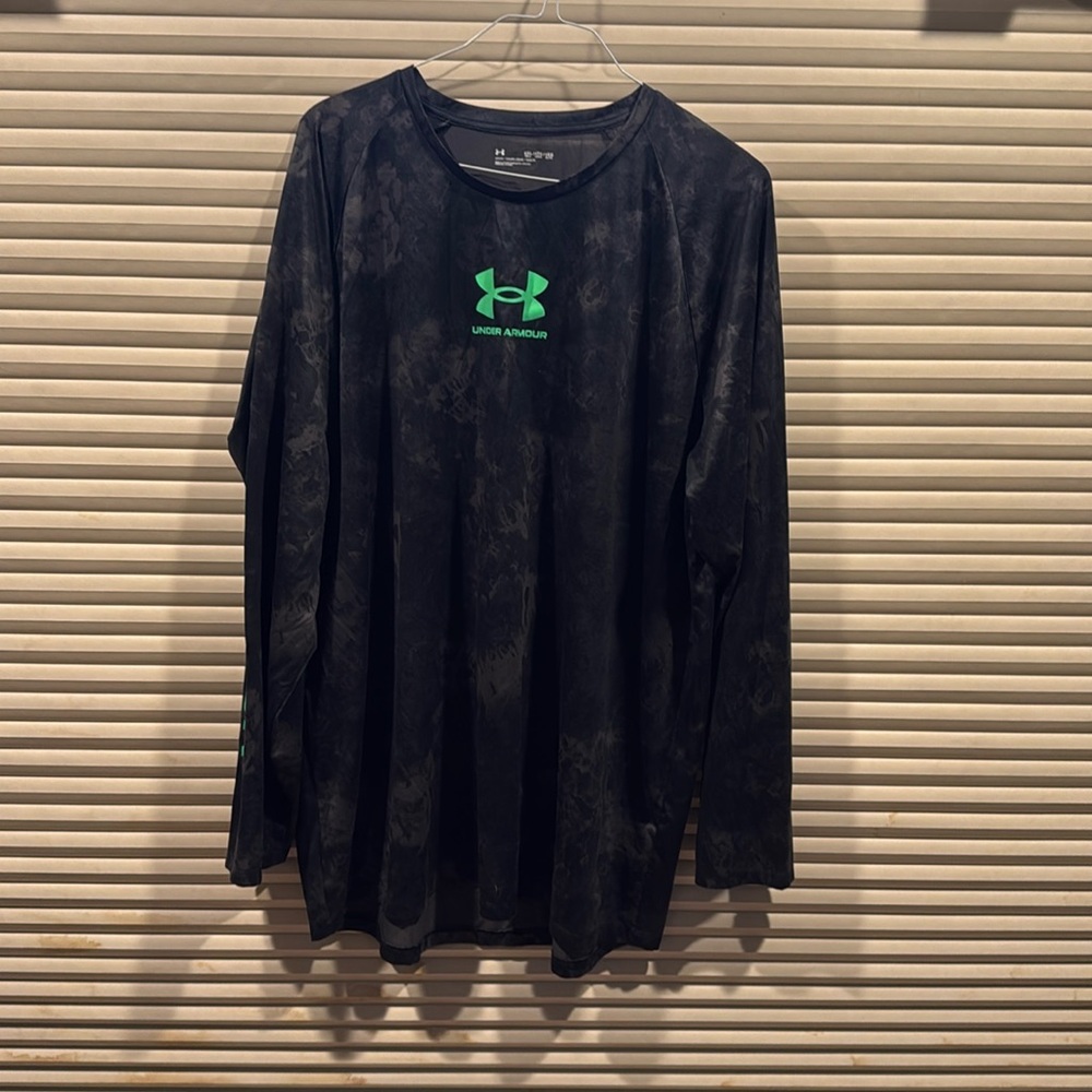 Like new UA camo long sleeve heat gear T-shirt in size 4XLT.  Worn maybe once.